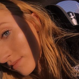 Meet your Posher, Avery